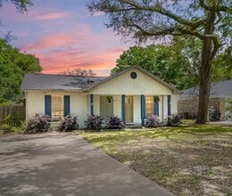 Building Photo - 4214 Baywoods Dr