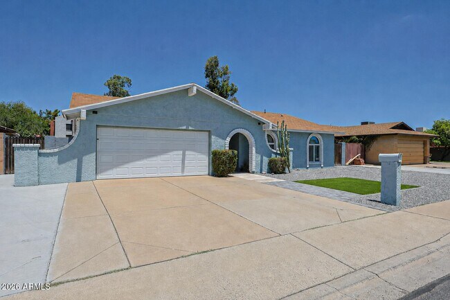 Building Photo - 4026 W Willow Ave