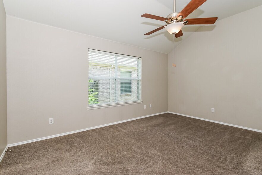 Building Photo - 1328 Riviera Dr
