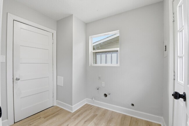 Building Photo - 3411 Wentworth St