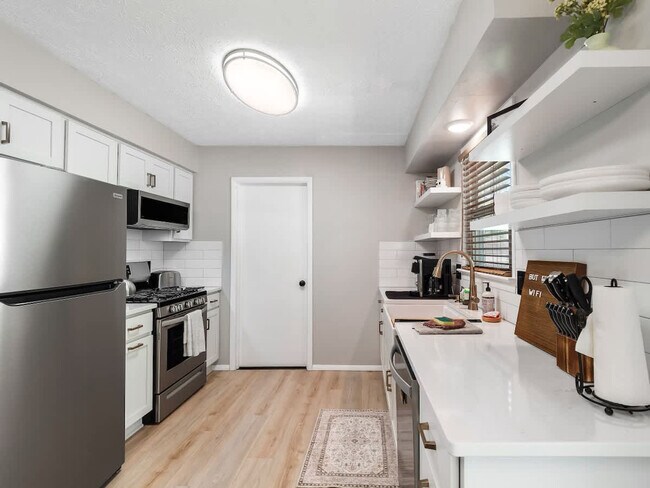 Building Photo - 291 Hunter Ave