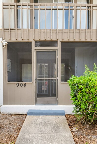 Building Photo - 6519 W Newberry Rd