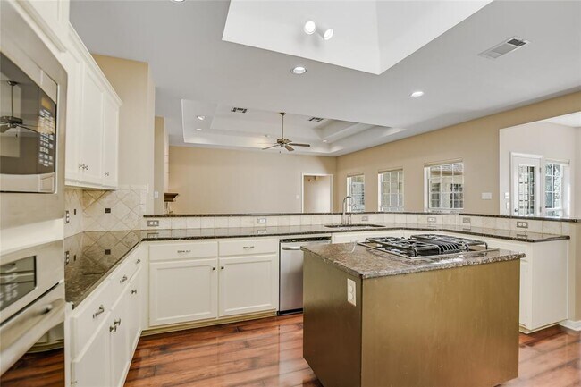 Building Photo - 6407 Johanne Ct