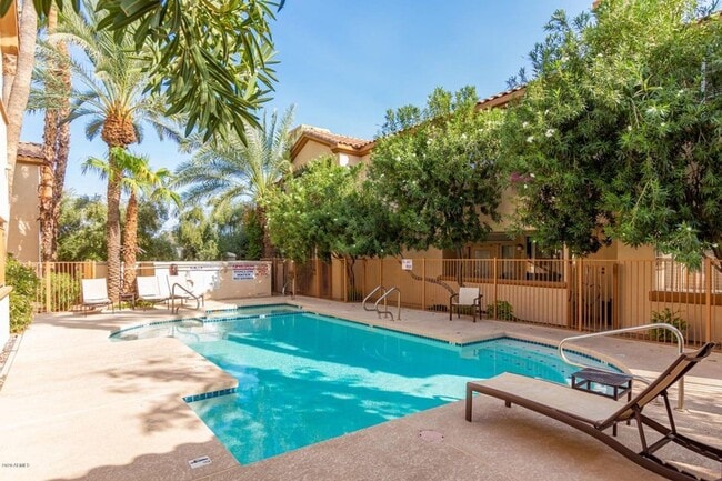 Building Photo - 3 bed remodeled  Old Town condo w/garage