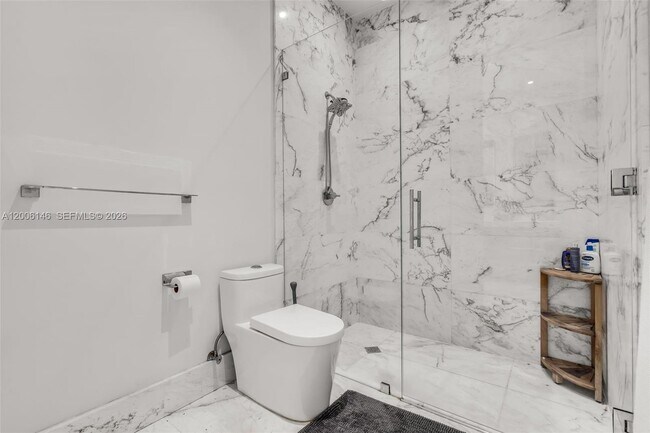 Building Photo - 230 W McIntyre St