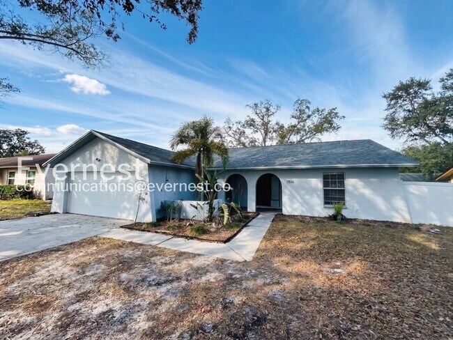 Building Photo - 7516 S Sanibel Cir