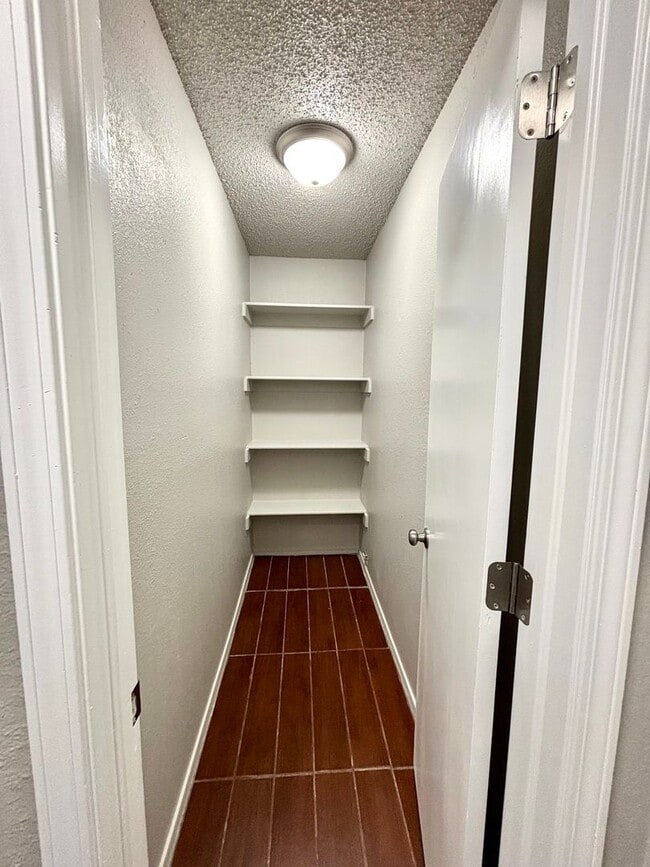 Building Photo - One bedroom, Two Car Garage