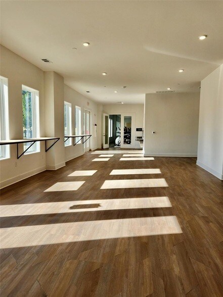 Building Photo - 4802 S Congress Ave