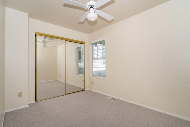 Building Photo - 4 bedroom 3 bath 2 car garage- Large Townhome In *Timber Ridge Subdivision*