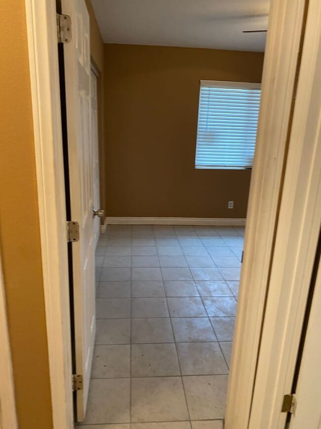 Building Photo - Lake Elsinore 2-Bedroom Home – $1,899 Limi...