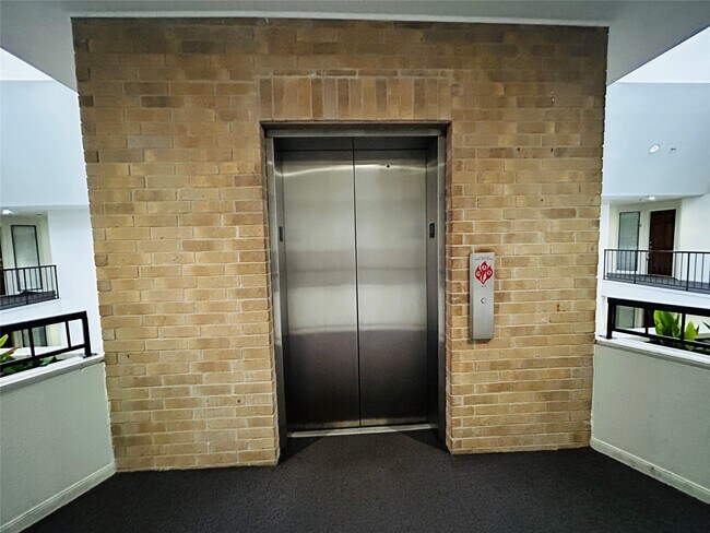 Building Photo - 5200 Weslayan St