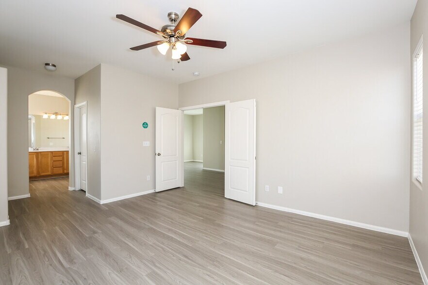 Building Photo - 671 Baffin Island Rd
