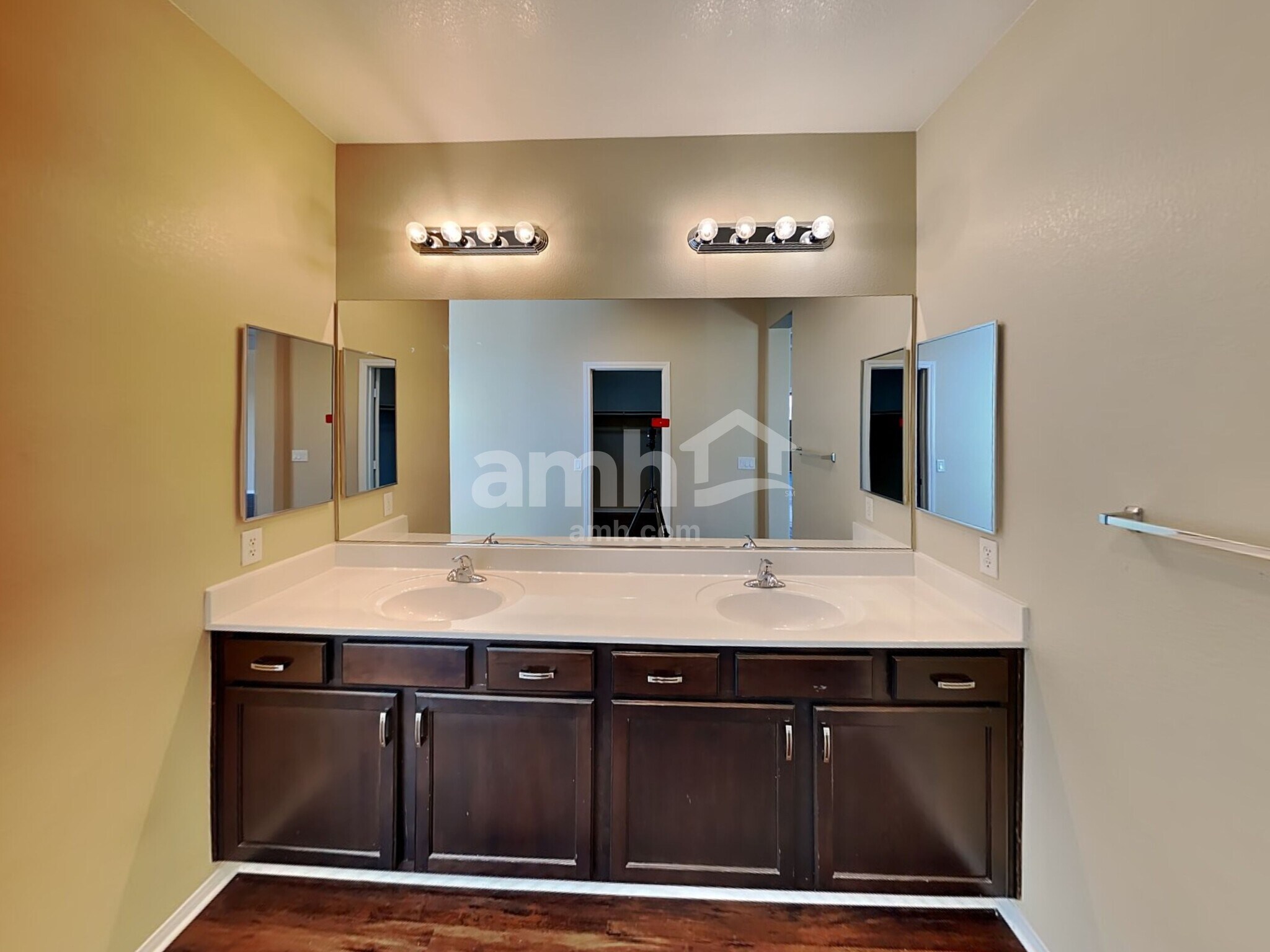 Building Photo - 7585 Engleberg Ave