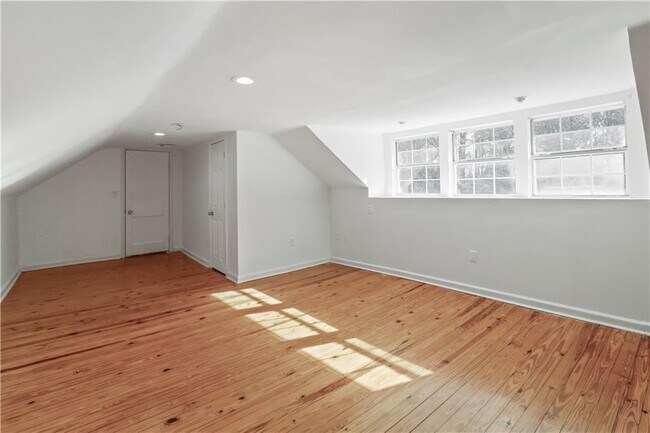 Building Photo - 1512 Flat Shoals Rd