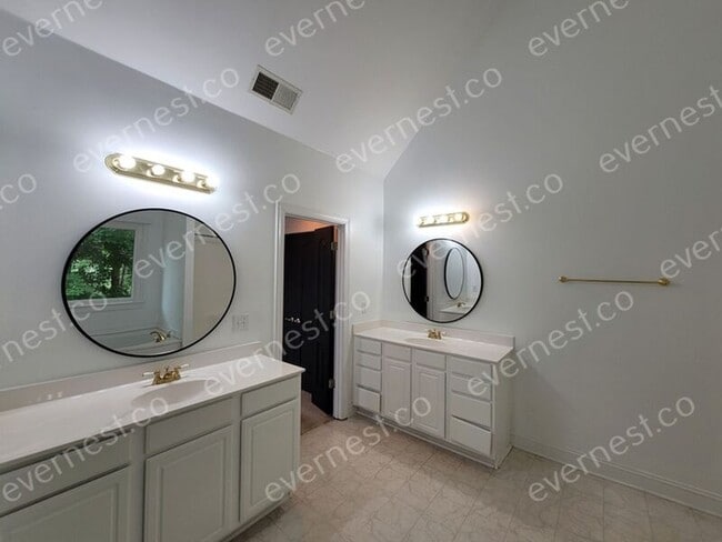 Building Photo - 398 Dunleven Manor Walk NE