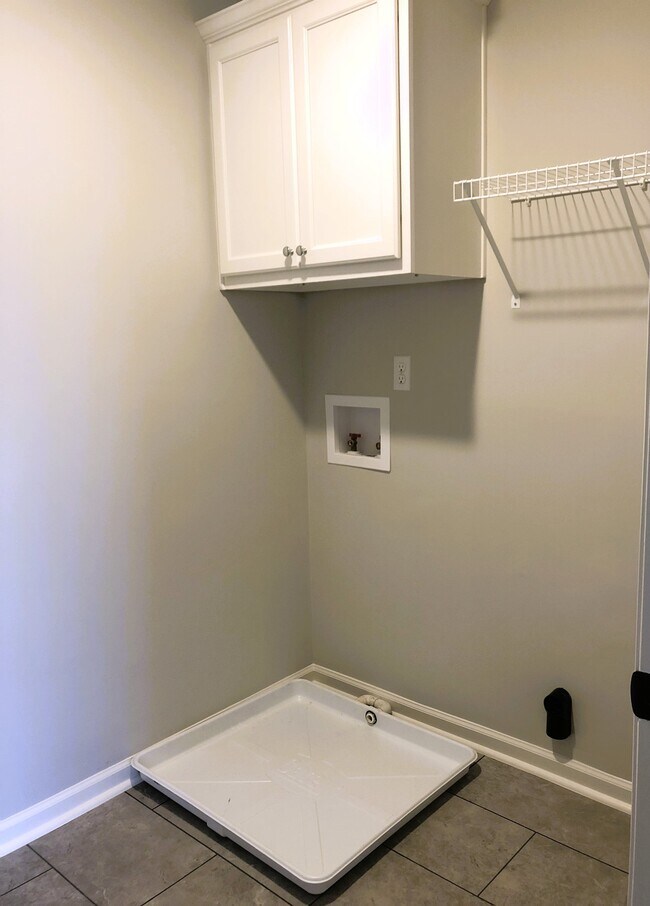 Building Photo - 1052 Mulford Lp