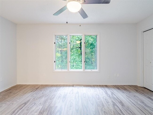 Building Photo - 40 Sandwick Dr