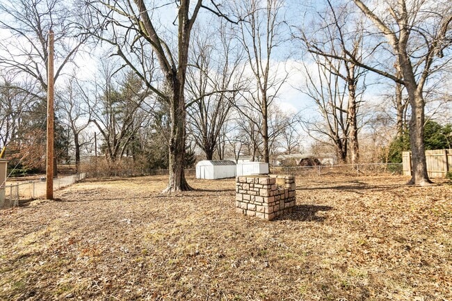 Building Photo - Lovely 3 Bedroom 2 Bathroom Home