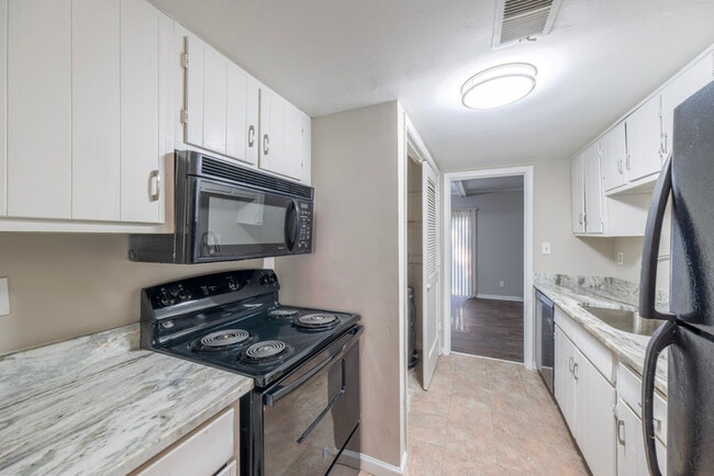 Building Photo - Charming 2-Bedroom Town Home for Rent in Morrow, GA