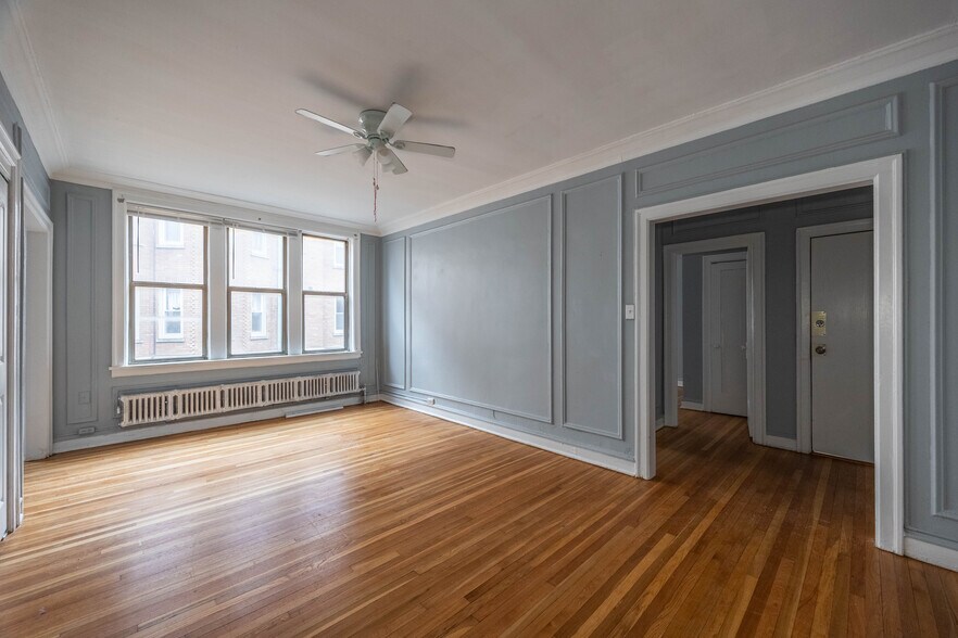 Building Photo - 1366 W Estes Ave