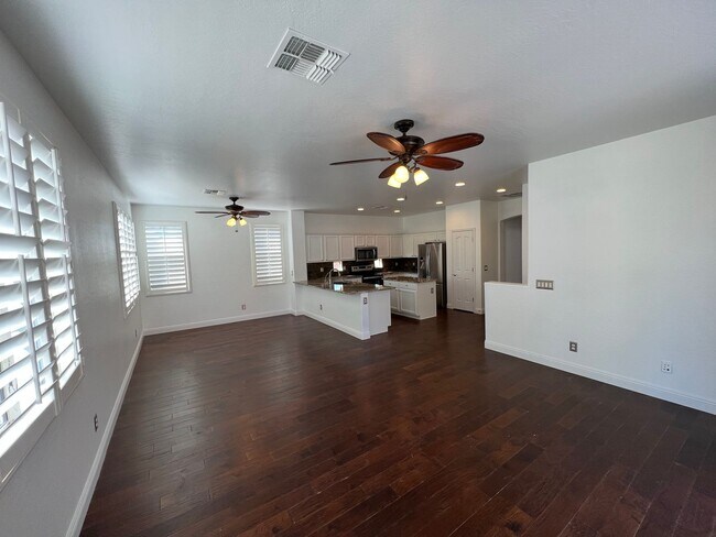 Building Photo - AVAILABLE NOW IN SEVILLE, GILBERT!!!