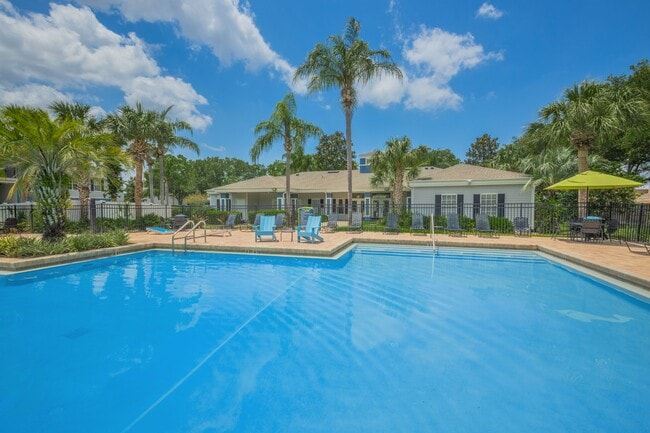 Building Photo - The Grove at Southshore