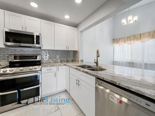 Building Photo - 2482 Lakeway Branch Dr