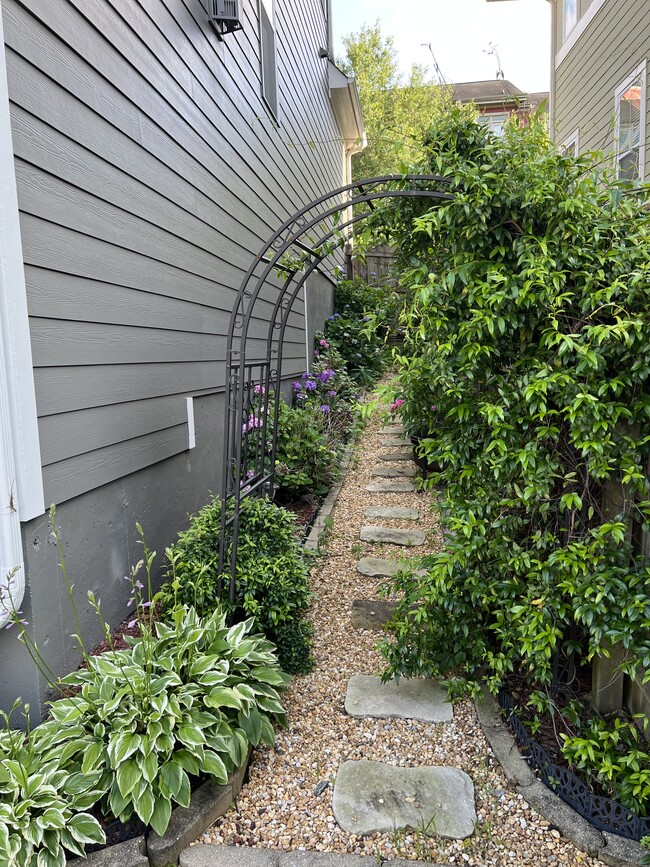 Building Photo - 1532 Craftsman Rd NW