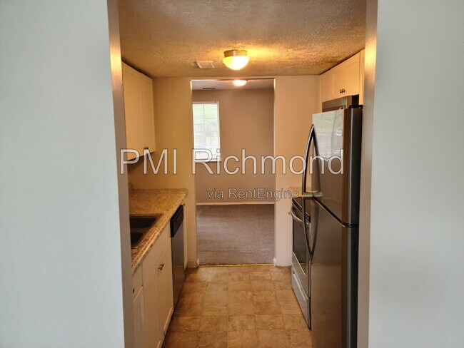 Building Photo - 9623 Greenmeadow Cir