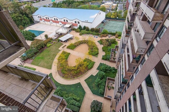 Building Photo - 1800 Old Meadow Rd