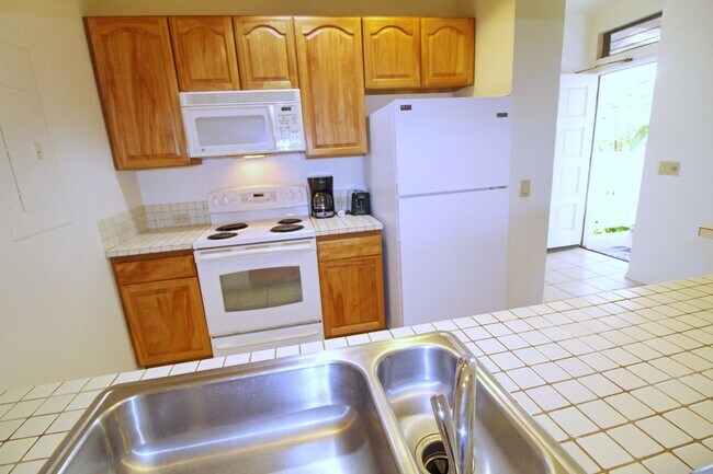 Building Photo - GRAND CHAMPIONS CONDO 2 bed/2bath Furnished -$3700-1 Year Minimum Term