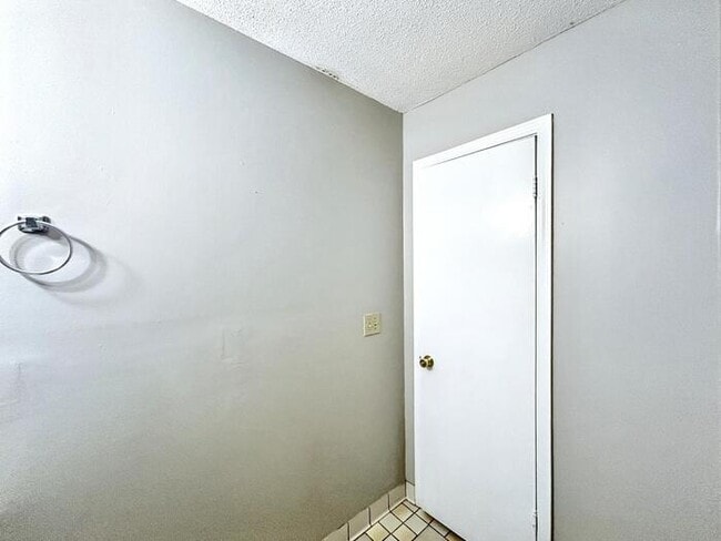 Building Photo - 3582 Kensett Dr