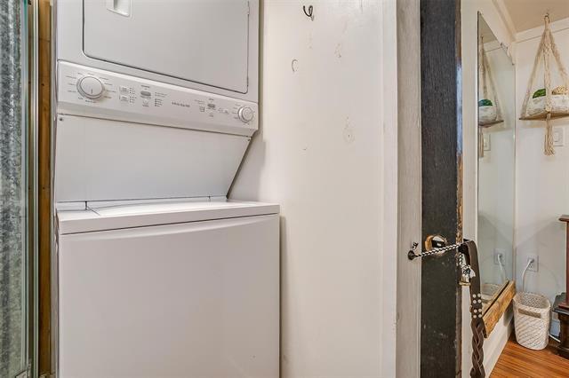 Building Photo - 1809 Whispering Oaks St