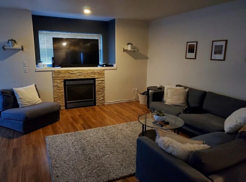 Building Photo - 3845 SE Mall St