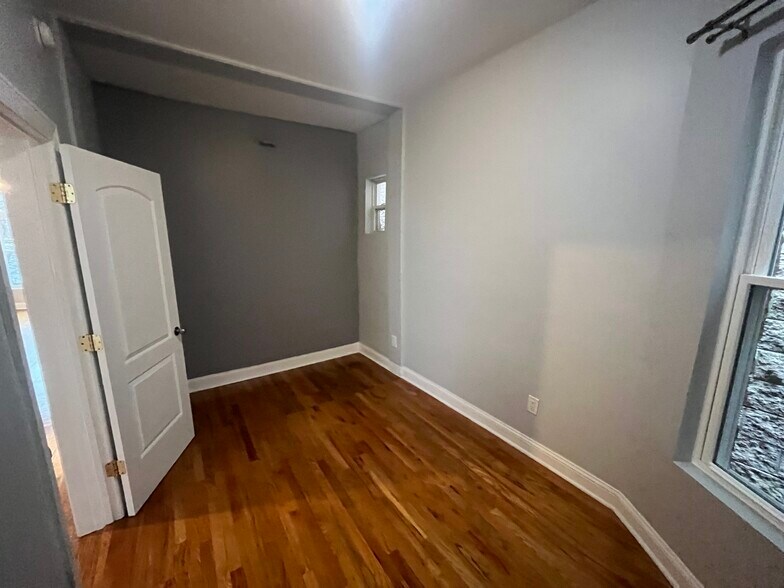 Building Photo - 6444 S Dorchester Ave