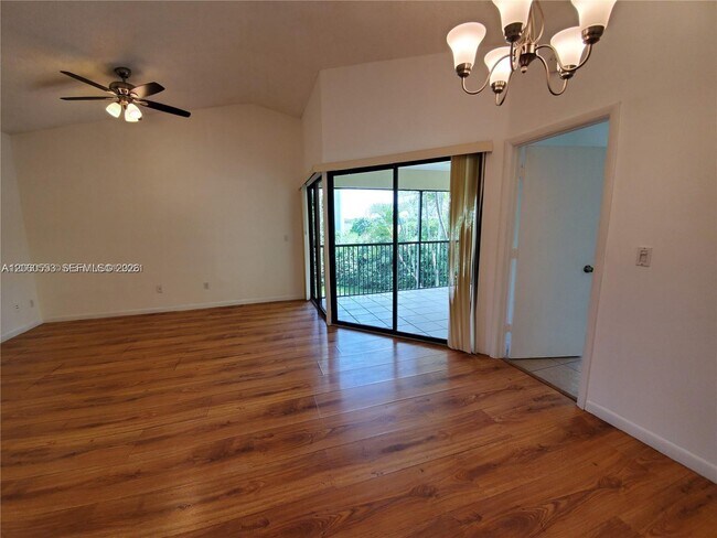Building Photo - 805 N Franklin Ave