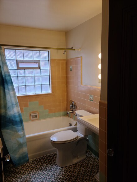 Building Photo - 111 Glenmary Ave