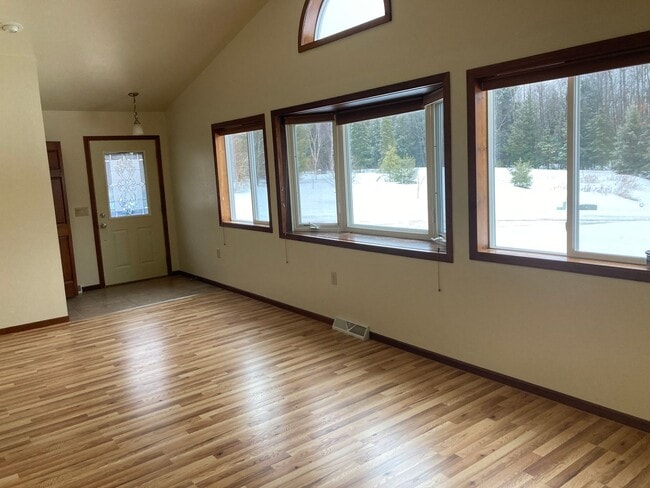 Building Photo - 4866 Hilltop Rd