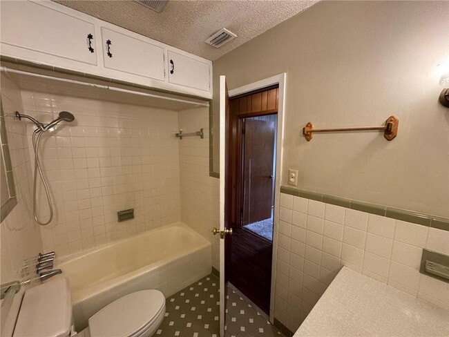 Building Photo - 24 Bethel Forest Dr S