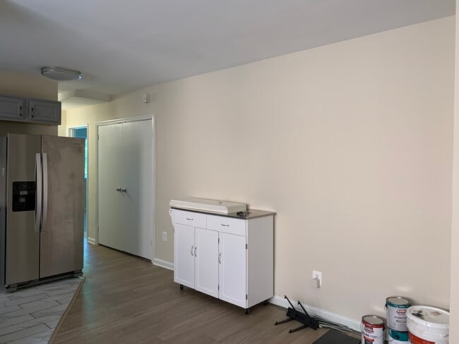 Building Photo - 526 Kenyon Street NW #101