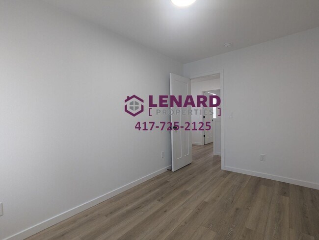 Building Photo - 2702 W Water St