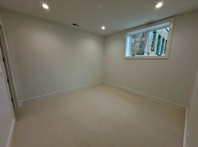 Building Photo - 4243 N Damen Ave