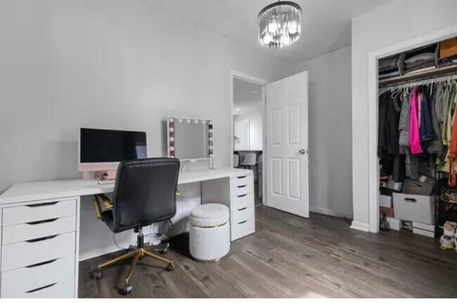 Building Photo - 50 Howe St