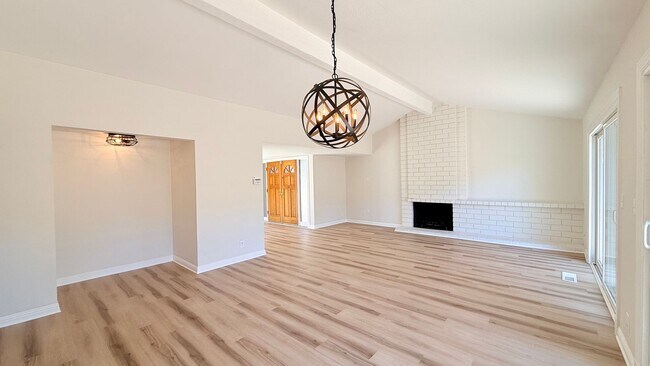 Building Photo - 750 N Paradise Valley Ct