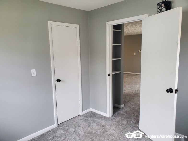 Building Photo - 111 Douglas Ave W