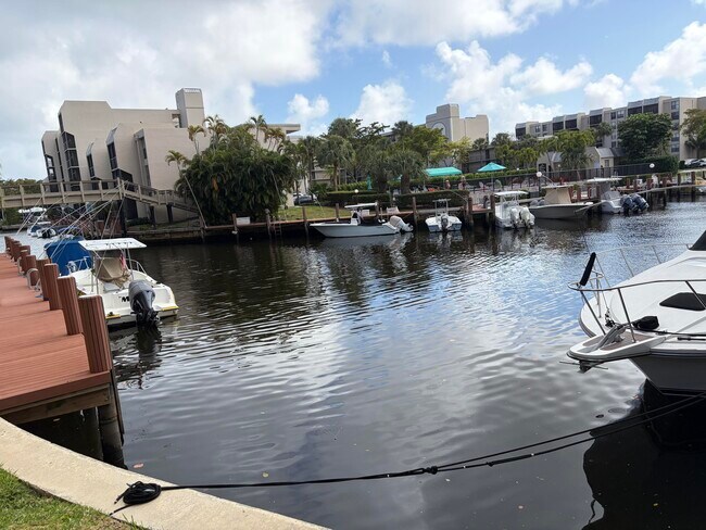 Building Photo - 27 Royal Palm Way