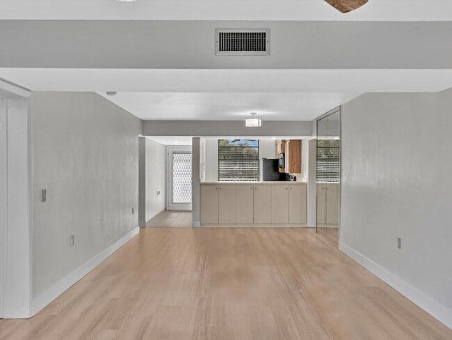 Building Photo - 1711 Whitehall Dr