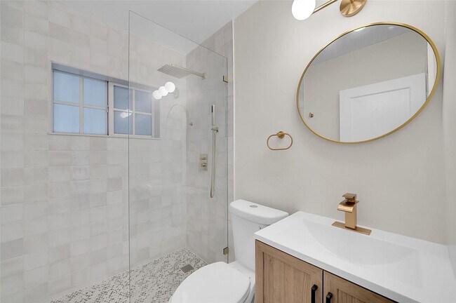 Building Photo - 330-348 SW 48th Ave