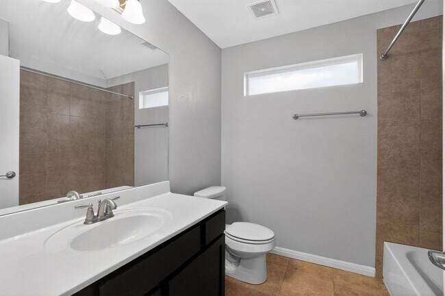 Building Photo - 219 Valley Oaks Loop