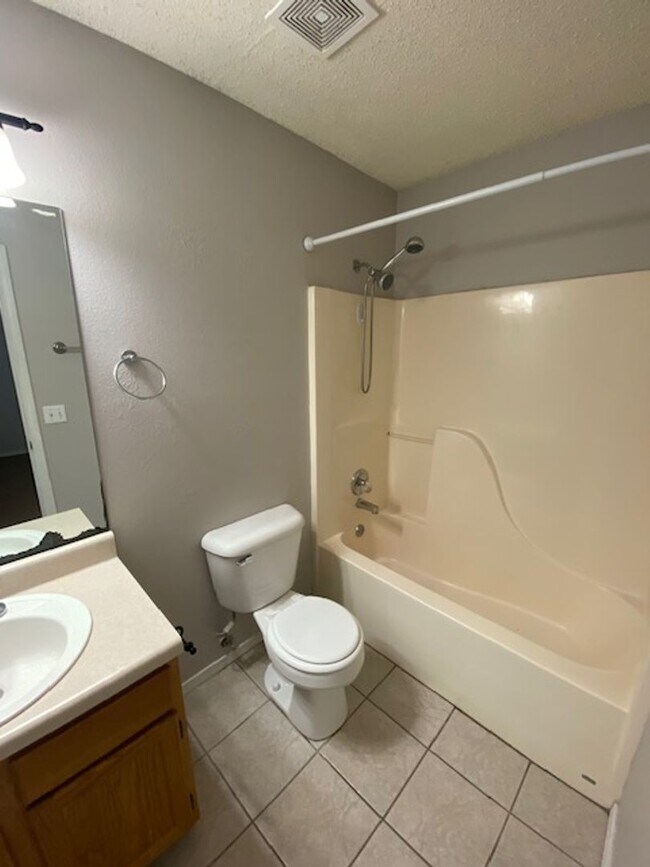 Building Photo - Cute 3 bedroom home in west Fayetteville